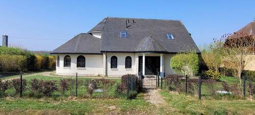 Frontseitig - 5 Zimmer Einfamilienhaus zum Kaufen in Schwerin