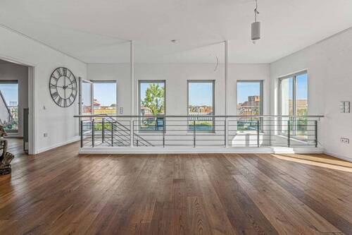 Innenaufnahme Treppenaufgang - Familienparadies über den Dächern Berlins: Premium Penthouse mit vier Dachgärten im Herzen der Stadt