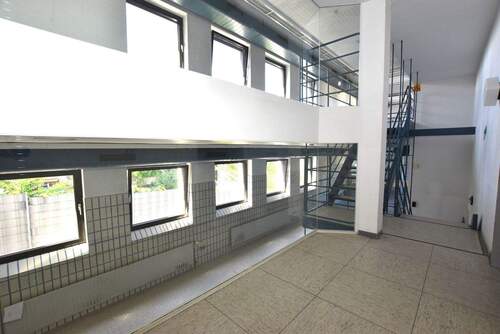 geräumige Halbetagen.JPG - 