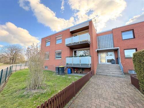 Der Hauseingang - Mietjuwel mit Gartenidylle - 4-Zimmer-Wohnung in Baddeckenstedt