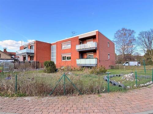 Das Haus und der Garten - 4 Zimmer Etagenwohnung zum Kaufen in Baddeckenstedt