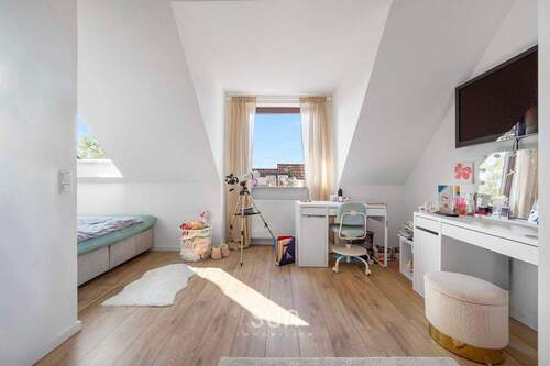 LICHTDURCHFLUTETES KINDERZIMMER 1 - 