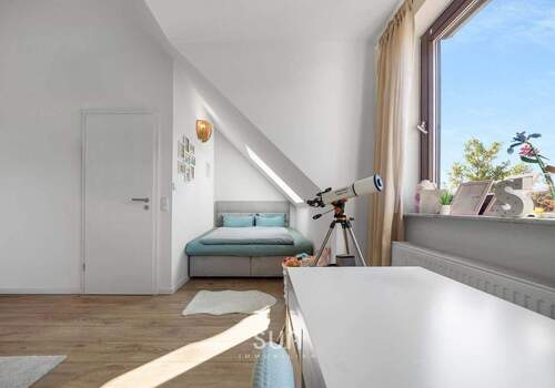 LICHTDURCHFLUTETES KINDERZIMMER 1 - 