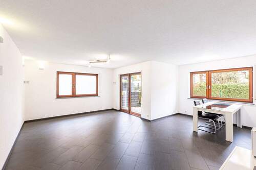 Wohnzimmer EG - 8 Zimmer Mehrfamilienhaus, Wohnhaus zum Kaufen in Bietigheim-Bissingen