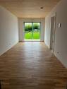 Wohnbereich mit Blick zur Terrasse - 