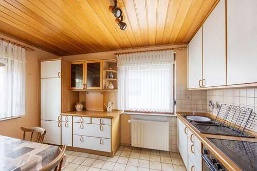 Küche - 6 Zimmer Einfamilienhaus in Sachsenheim