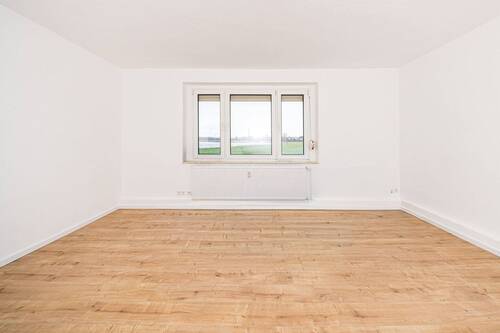 Wohnzimmer - 3 Zimmer Etagenwohnung zur Miete in Borna