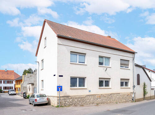 Hausansicht - Sehr solides 175 m²-Haus mit 8 (!) Zimmern in Bubenheim zu einem günstigen Preis