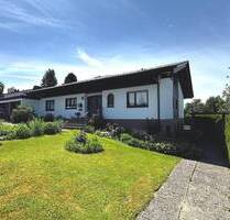 Gehobenes Wohnhaus mit großzügigem Grundstück, Pool sowie zwei Garagen in Isny im Allgäu