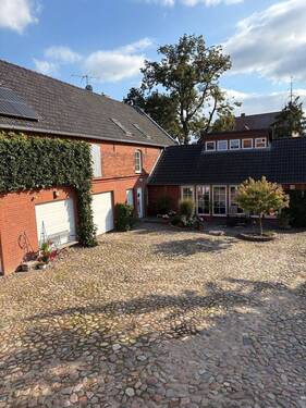 Nebengebäude mit Indoorpool - 