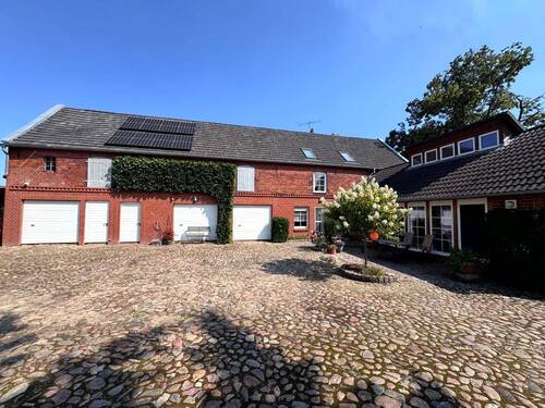 Nebengebäude - 6 Zimmer Einfamilienhaus in Stendal