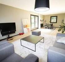 Exklusives Einfamilienhaus mit puristischer Ausstattung auf großzügigem Parkgrundstück in 1a-Lage von Neusäß-Westheim