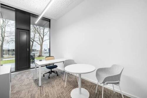 Bild 6 - Privater Büroraum für 2 Personen in Regus Theo 105