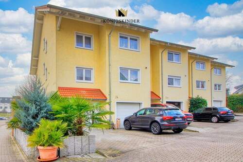 Außenansicht - Gepflegtes Mehrfamilien-Eckreihenhaus mit Garten