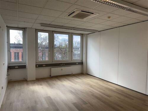 Büro, linker Eingang vom Büro - 