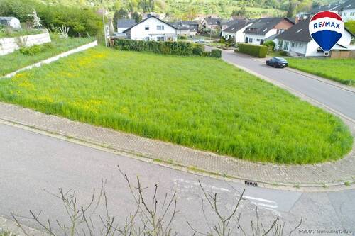 RE/MAX Immobilien Delux Grundstück in Düppenweiler zu verkaufen - Baugrundstück in BeckingenDüppenweiler