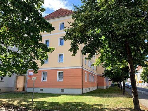Vorderansicht Gebäude - 2 Zimmer Etagenwohnung zur Miete in Zeitz
