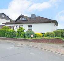 SIE SUCHEN ein tolles, freistehendes Haus mit Einliegerwohnung und Garten in ruhiger Lage von Seck? BITTESCHÖN, hier ...