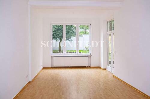 Wohnzimmer - Stadtleben trifft Natur: charmante 2-Zimmer-Wohnung mit privatem Garten in Eimsbüttel