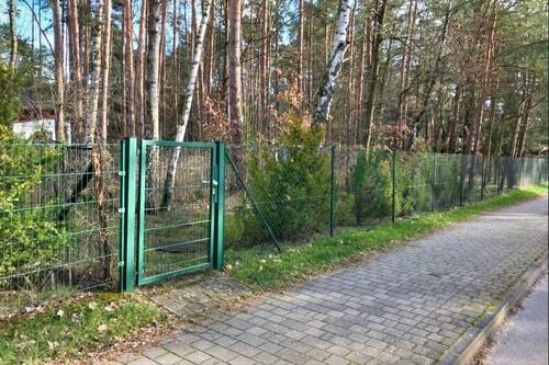 Grundstücksansicht mit Eingang - Großes Wohnbaugrundstück mit Wassernähe in Eggersdorf b. Berlin
