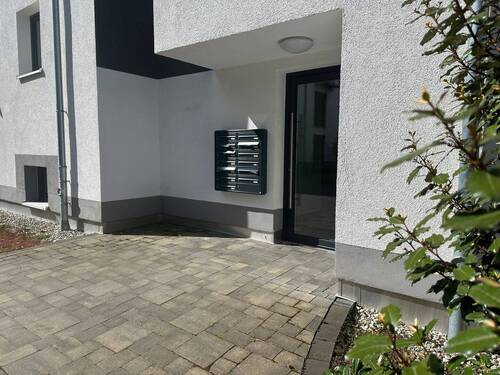 Zugang Wohnhaus - 2 Zimmer Etagenwohnung zur Miete in Bullay