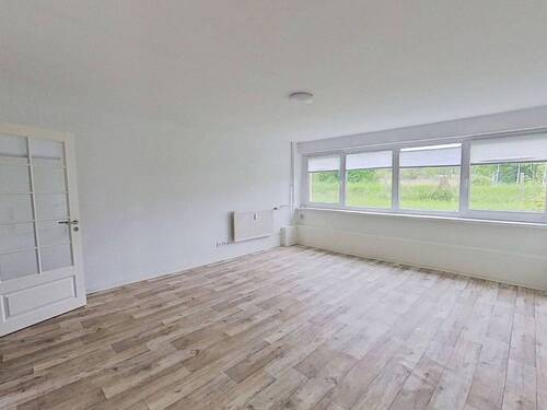 Ansicht I: Wohnzimmer - Großzügige, ansprechende 3-Zimmer Wohnung mit EBK, Terrasse und privatem Garten