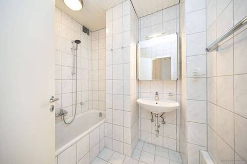 Badezimmer mit Wanne - 