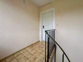 Wohnungseingang - 3 Zimmer Etagenwohnung zum Kaufen in Altenkirchen