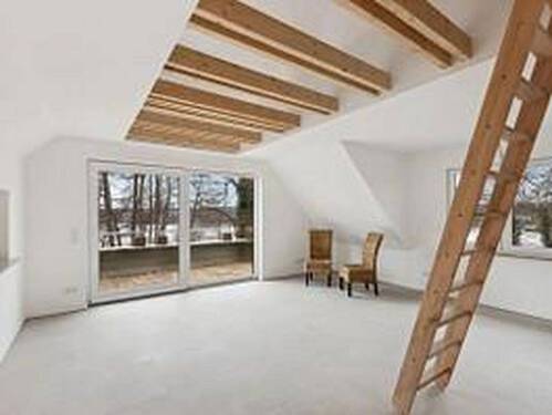 Wohnzimmer offener Dachstuhl - charmante Dachgeschosswohnung - Neubau, direkte Seelage - wohnen wo andere Urlaub machen