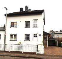 Freistehendes Zweifamilienhaus in zentraler Lage von Hattersheim-Okriftel - Hattersheim am Main