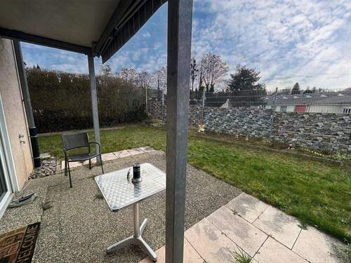 Große Terrasse mit Gartenanteil und Überdachung - 