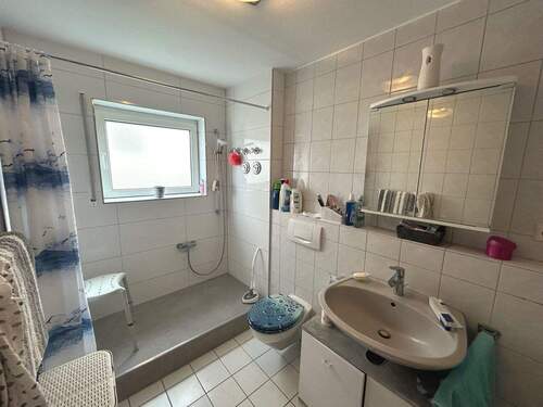 Tageslichtbad mit Dusche - 