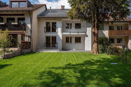 Garten/Terasse - Ihr neues Zuhause: Exklusiv modernisierte 4-Zimmer-Wohnung mit großem Garten