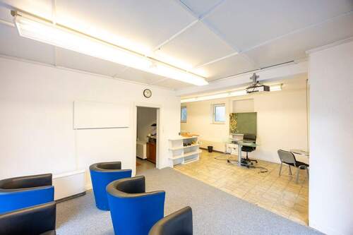 Gewerbeeinheit EG - 8 Zimmer Mehrfamilienhaus, Wohnhaus in Gemmrigheim