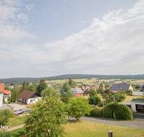 VERKAUF: Mehrgenerationenhaus in Bischofsgrün mit der Option zur Zimmervermietung.