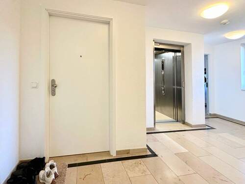 Eingangstür-Fahrstuhl - 