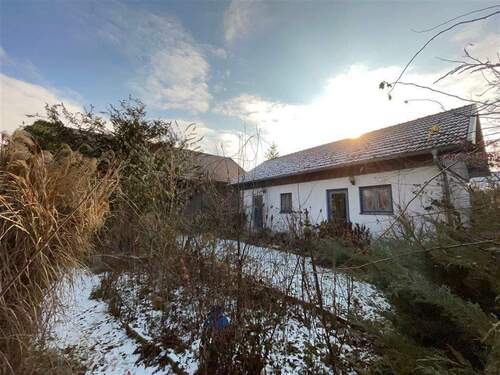 Nebengebäude mit Garage u. Abstellräumen - 