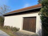 Nebengebäude mit Garage u. Abstellräumen - 