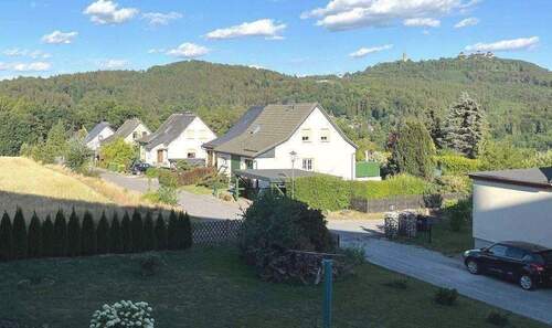 Fernblick - Überragende Fernsicht am Fuße der Augustusburg – perfekt geschnittene 4 Zimmer Wohnung mit Balkon inklusive Einbauküche