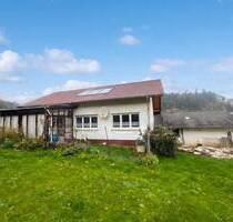 Einfamilienhaus mit extra großem Garten in Ortsrandlage von Sulz-Fischingen - Sulz am Neckar / Fischingen