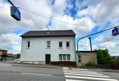 Bild 1 - Renovierungsbedürftiges Zweifamilienhaus (teilweise saniert) mit Potenzial und Garage in Roth