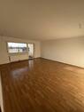 Wohnzimmer - 3 Zimmer Wohnung mit Balkon, Fahrstuhl, TG-Stellplatz in Schwetzingen zu vermieten