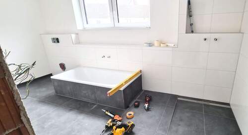 Badezimmer 11.2025.jpg - 7 Zimmer Doppelhaushälfte zum Kaufen in Kandel