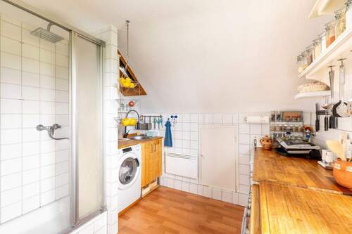 Küche und Badezimmer - Mehrfamilienhaus, Wohnhaus mit 361,00 m² in Stuttgart zum Kaufen