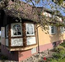 -Reserviert- Schönes Ein- bis Zweifamilienhaus mit großem Grundstück, Wintergarten und drei Garagen - Dornhan / Weiden