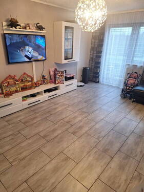 Bild 1 - 4-Zimmerwohnung im Dachgeschoss im 3-Familienhaus zu verkaufen.