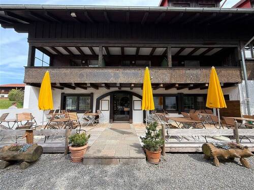 Eingang Goldenes Kreuz - Hotel mit zwei Gastroeinheiten für Investoren