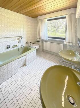 Badezimmer - 7 Zimmer Einfamilienhaus in Baunatal
