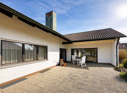Großzügige Terrassenbereiche - 