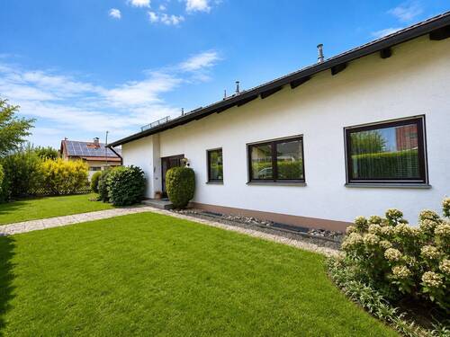 vorderer Garten - 8 Zimmer Einfamilienhaus zum Kaufen in Pentling
